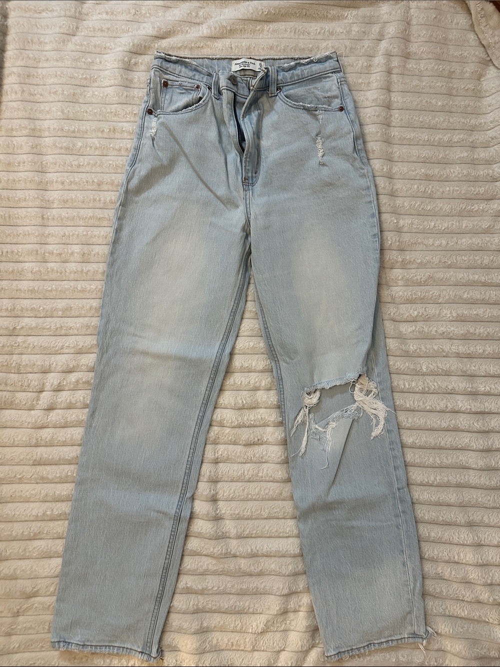 Abercrombie & Fitch “The 90s Straight Leg Ultra High Rise” Distressed Jeans